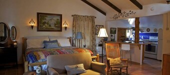 Private Cottage “Storybook Barn”