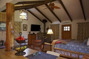 1 bedroom, free WiFi, bed sheets - Private Cottage “Storybook Barn” (Julian)