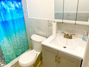 Standard Room | Bathroom - Hostel rooms  (Baltimore)