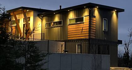 The Ridge Suite-Vancouver Island