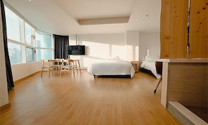 Premium Deluxe | Individually decorated, individually furnished, WiFi, bed sheets - Sokcho Gallery In Stay (Sokcho)