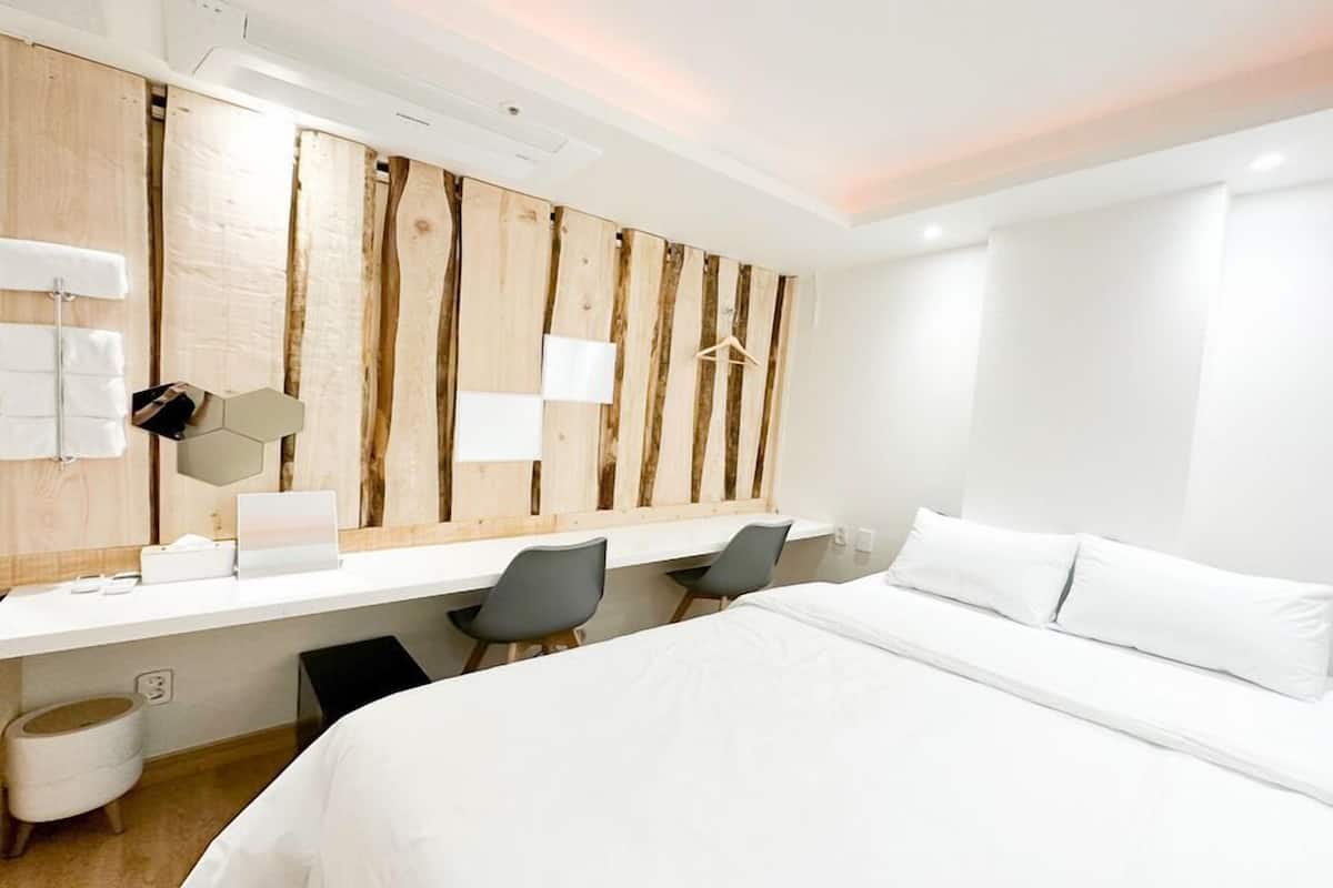 Economy Double Room | Individually decorated, individually furnished, WiFi, bed sheets