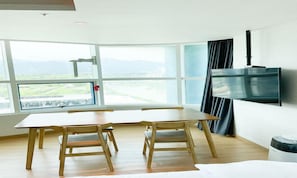 Premium Deluxe | Individually decorated, individually furnished, WiFi, bed sheets - Sokcho Gallery In Stay (Sokcho)