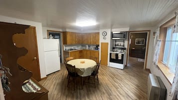 Blender, spices, paper towels