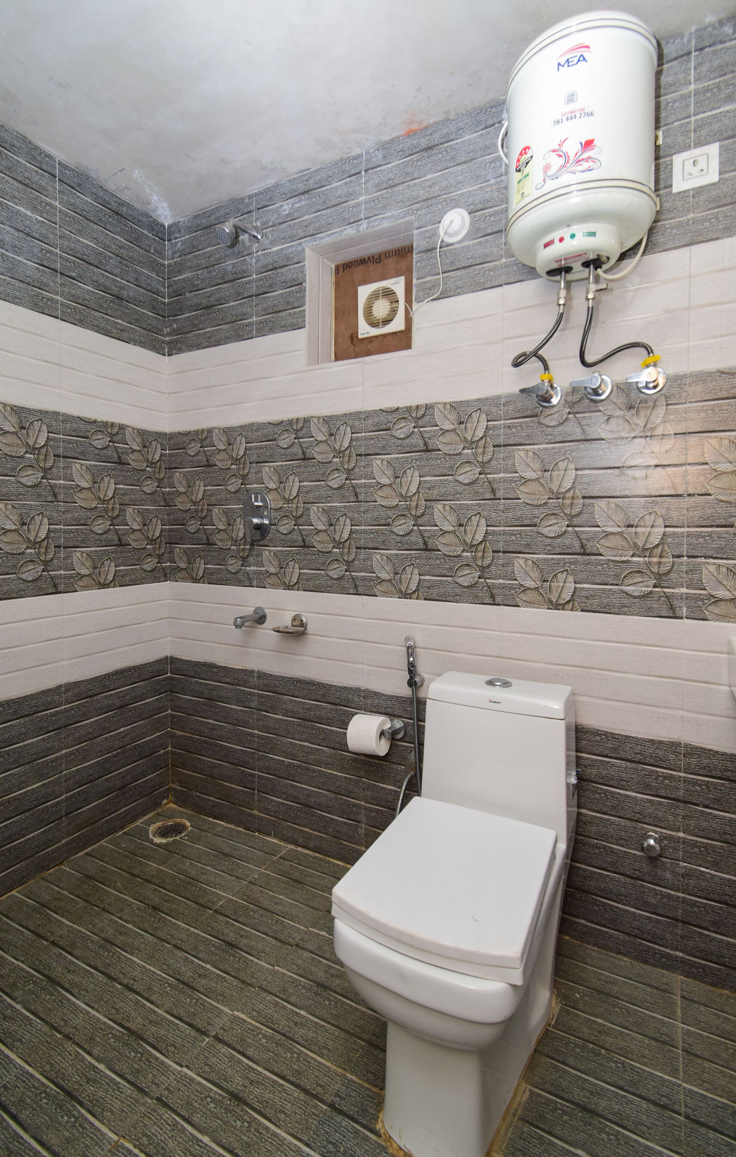 Douche, serviettes fournies, savon, shampoing