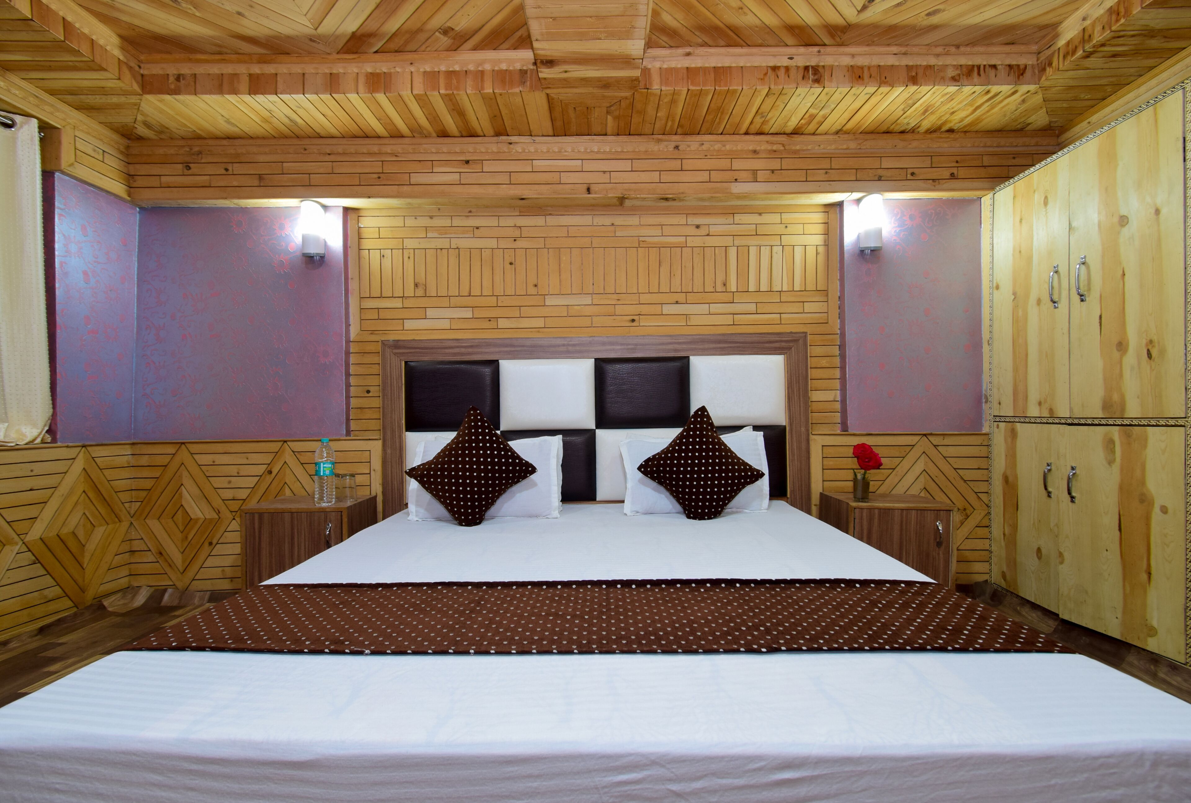 2 bedrooms, bed sheets