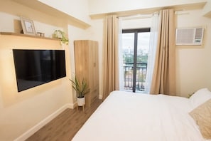 1 chambre, fer et planche à repasser
