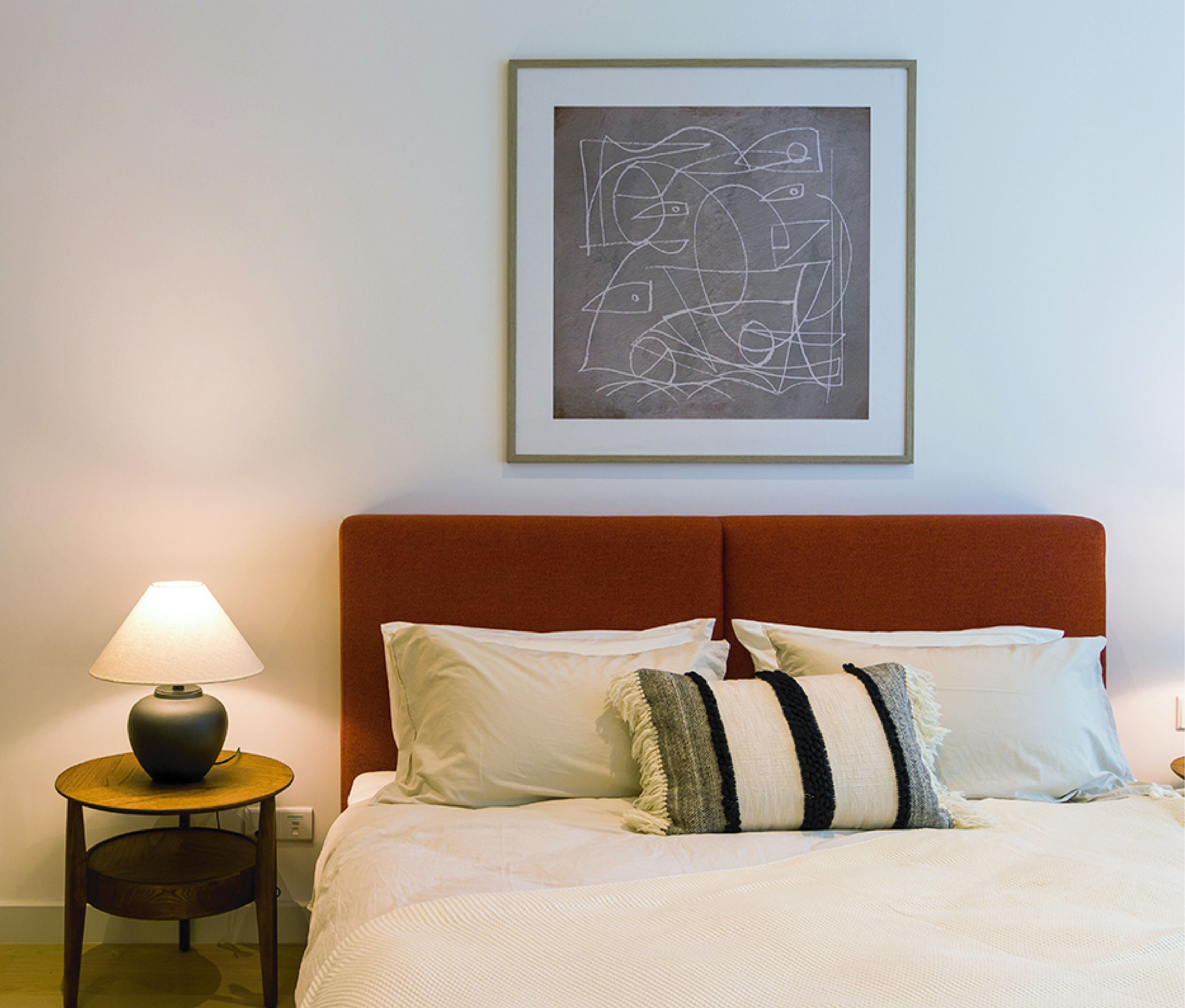 Premium One Bedroom | Escrivaninha, espaço de trabalho para notebook