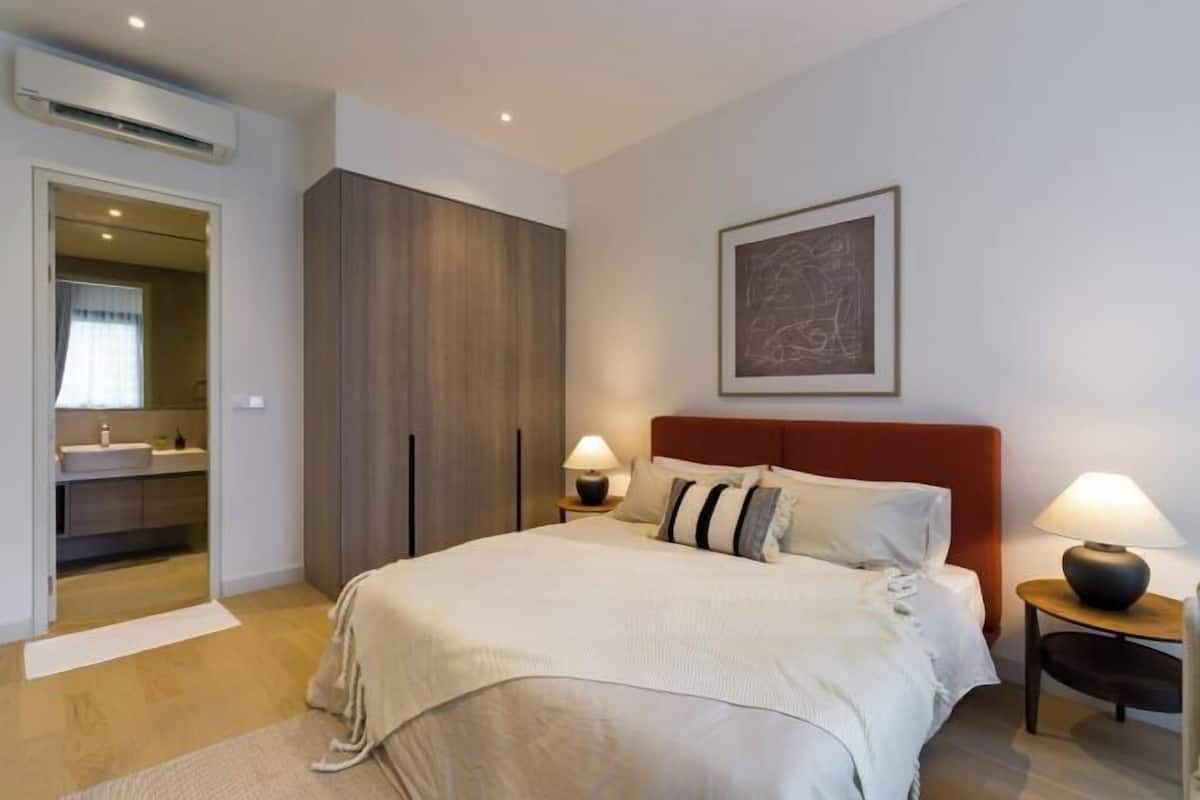 2 bedrooms, desk, laptop workspace, iron/ironing board