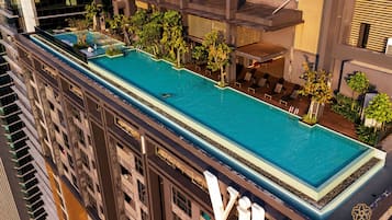 สระว่ายน้ำกลางแจ้ง