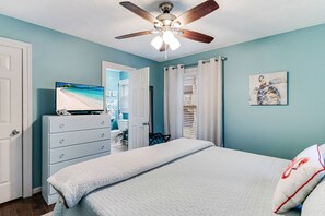 4 bedrooms, desk, iron/ironing board, free WiFi
