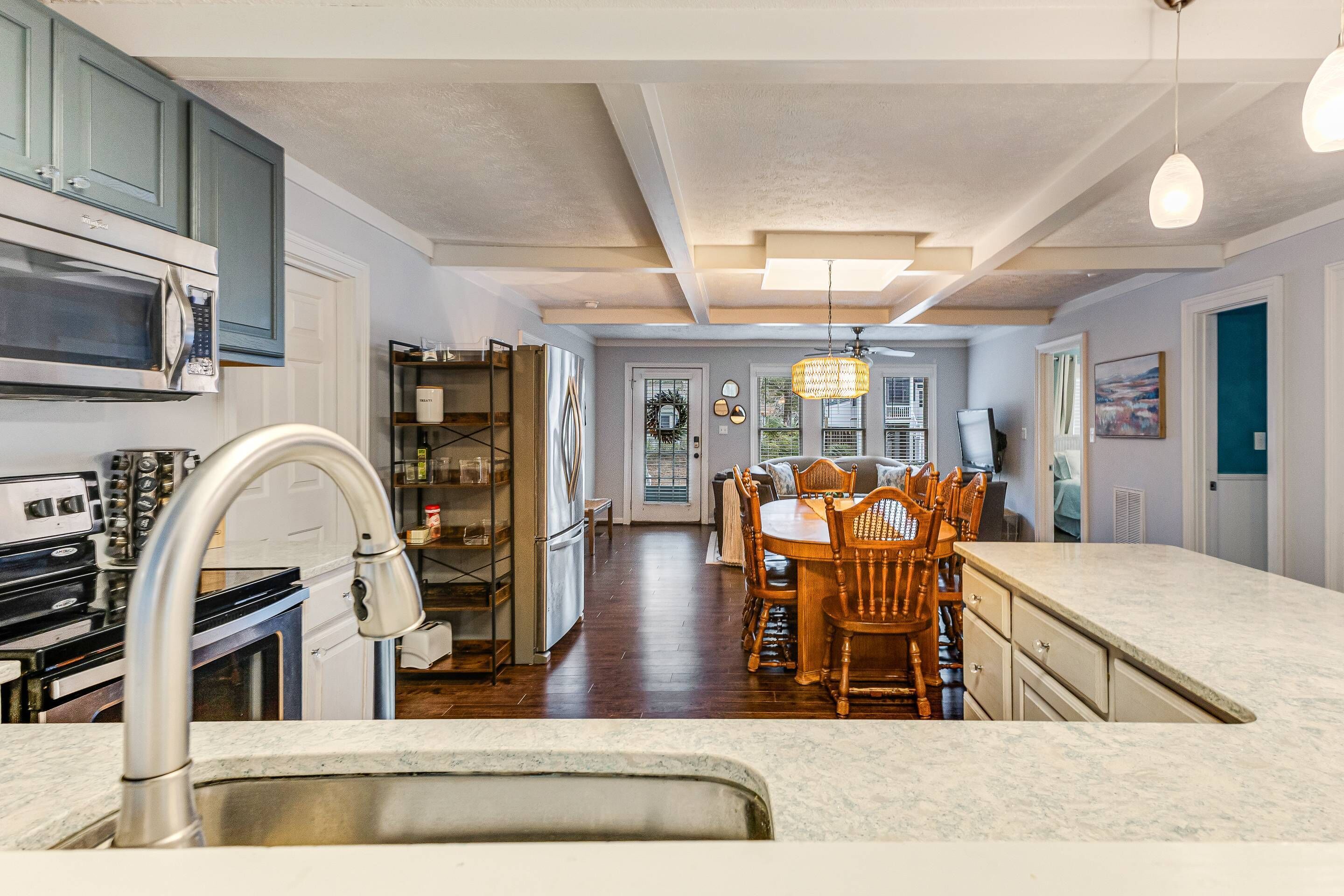 Refrigerador, microondas, parrilla de estufa y lavavajillas 