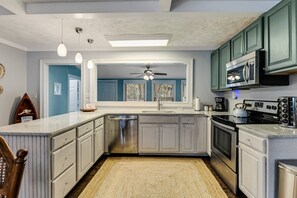 Fridge, microwave, stovetop, dishwasher