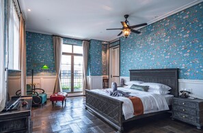 Premier-Doppelzimmer, 1 Queen-Bett | Minibar, Zimmersafe, individuell dekoriert, individuell eingerichtet