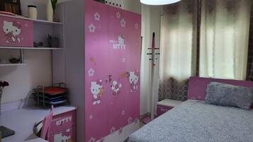 2 bedrooms, iron/ironing board, Internet, bed sheets