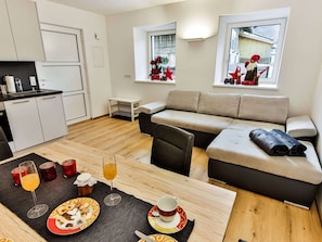 Apartment | Dining