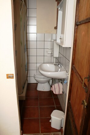 Bruser, bidet, håndklæder