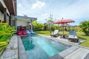 Outdoor pool - Carik Bali Guest House (Canggu)