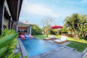 Outdoor pool - Carik Bali Guest House (Canggu)