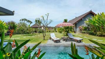 Kolam renang outdoor