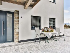 Apartment | Dining - Elegant Apartment in Inzing With Terrace (Inzing)