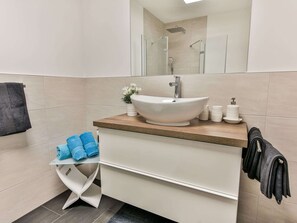 Apartment | Bathroom