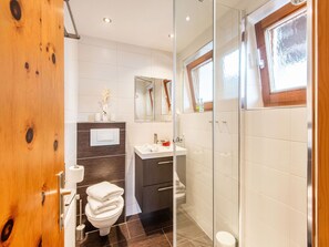 Bathroom - Nice Apartment in Umhausen With a Terrace (Umhausen)