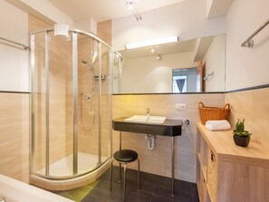 Apartment | Bathroom