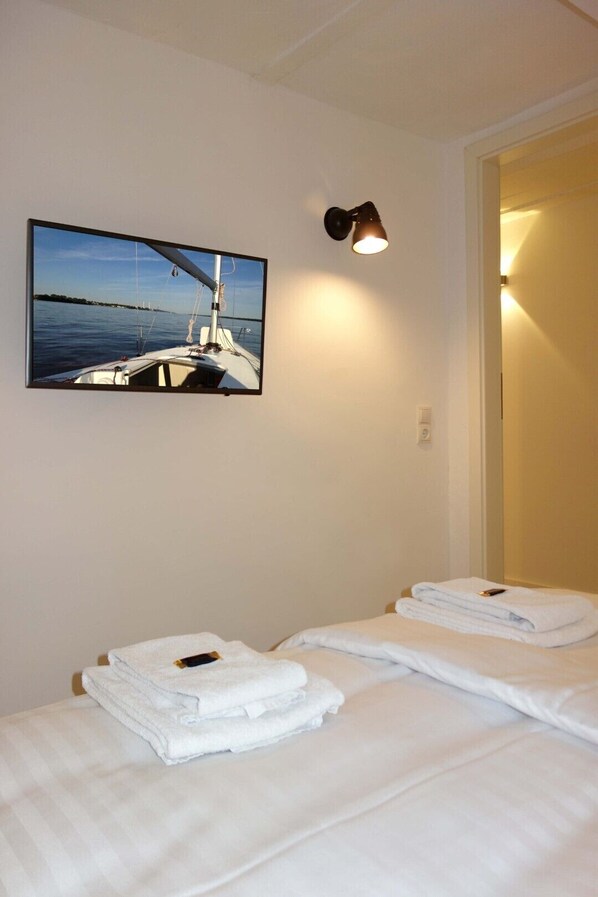 2 bedrooms, in-room safe, free WiFi, bed sheets - "Apartment STEUERBORD" over 2 levels in URBAN STAY Hamburg (Hamburg)