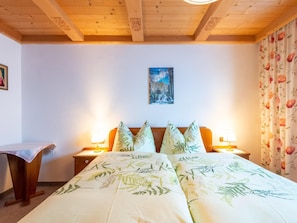 House | 5 bedrooms, individually furnished, bed sheets - Farmhouse in Hochfilzen With Mountain View (Hochfilzen)