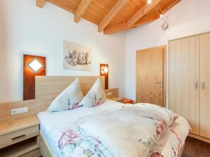Room - Well-kept Apartment in a Central Location (Umhausen)