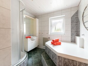 Apartment | Bathroom
