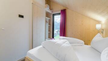 Chalet | 4 bedrooms, individually furnished, bed sheets