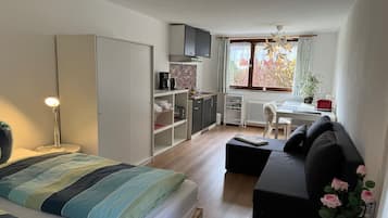 1 bedroom, bed sheets