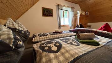 2 habitaciones, muebles diferentes y ropa de cama
