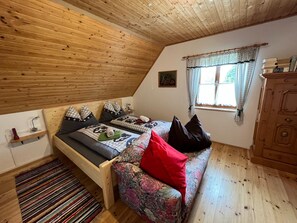 2 habitaciones, muebles diferentes y ropa de cama