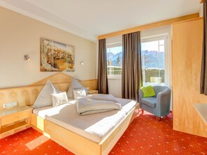 2 habitaciones, muebles diferentes y ropa de cama 