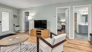 2 bedrooms, WiFi, bed sheets - The Nordic - Central Collingwood Condo (Collingwood)