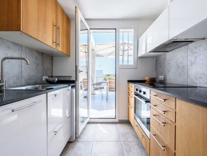 Kühlschrank, Mikrowelle, Ofen, Geschirrspüler