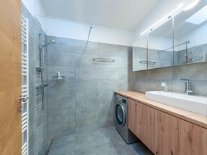 Apartment | Bathroom