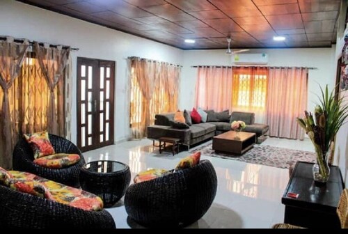 Accra, Airport Residential, <3miles from  KIA Airport 4 beds/family,Groups,Acc
