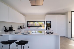 Refrigerador, microondas, parrilla de estufa y lavavajillas 