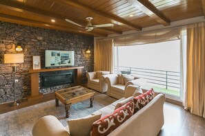 Interior - 50 km from Lake View Park, GOHO Rooms Murree provides accommodation (islamabad)