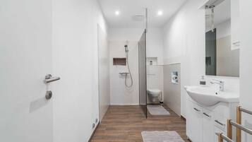 Apartment | Bathroom
