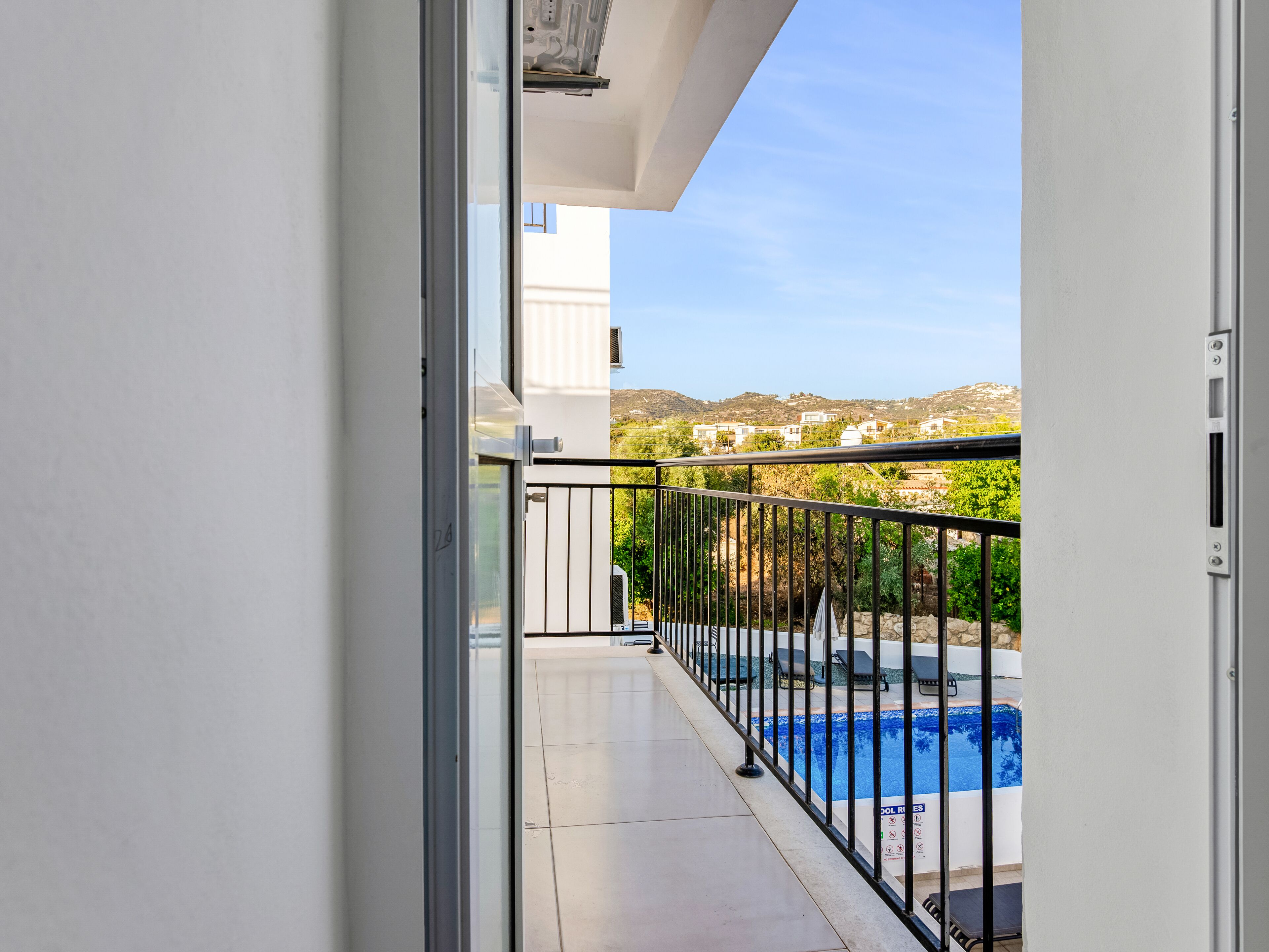 Sanders White Mountains - Cozy Villa With Pool