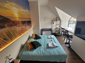 Apartment | 1 bedroom, bed sheets