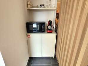 Apartment | Private kitchen | Fridge, coffee/tea maker - Holiday Home in Zuienkerke With Terrace (Zuienkerke)