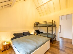 House | 4 bedrooms, bed sheets
