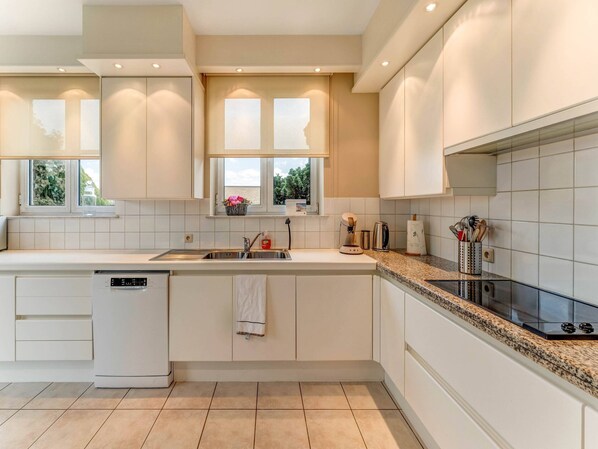 House | Private kitchen | Highchair