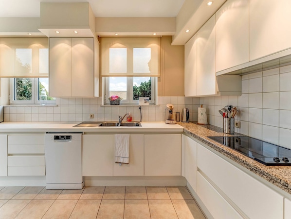 House | Private kitchen | Highchair